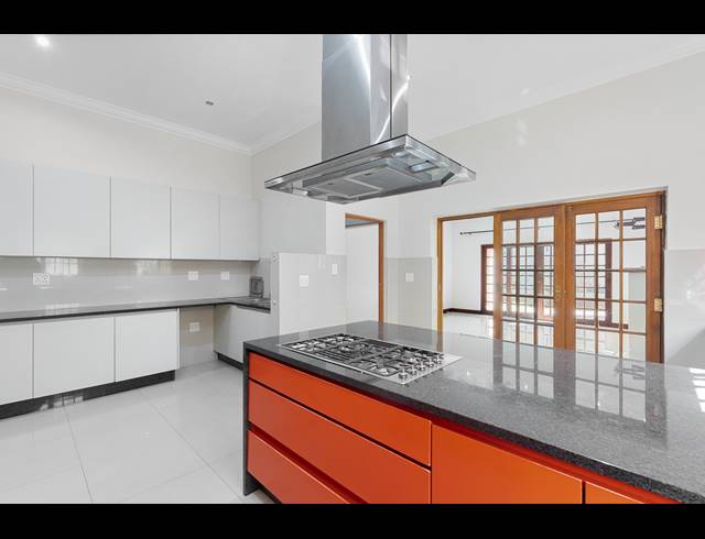 5 BEDROOM HOUSE FOR SALE IN BRYANSTON